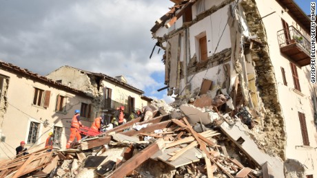 160824110618-italy-earthquake-debris-large-169
