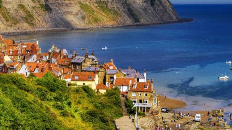 Robin-Hoods-Bay-270967-800px